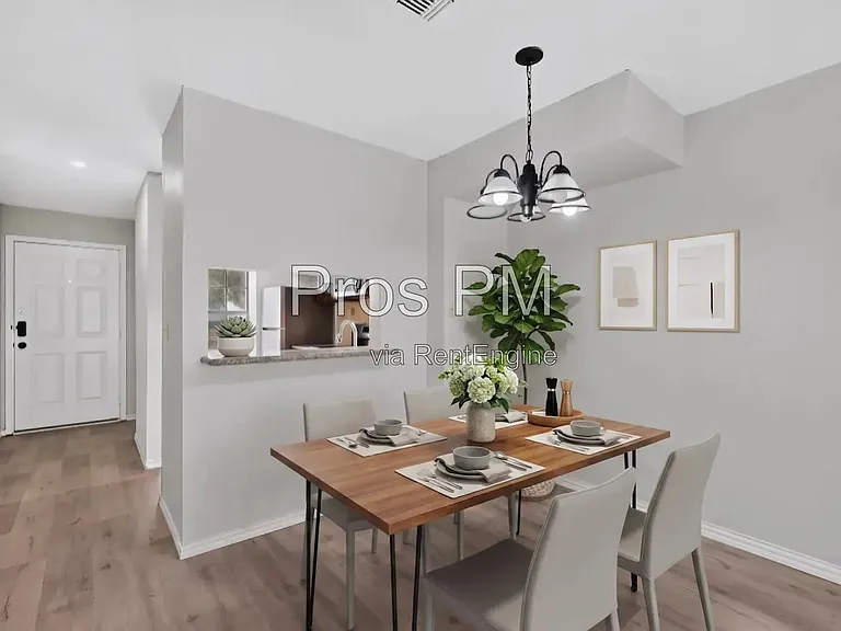 734 W Collins St — Photo 4