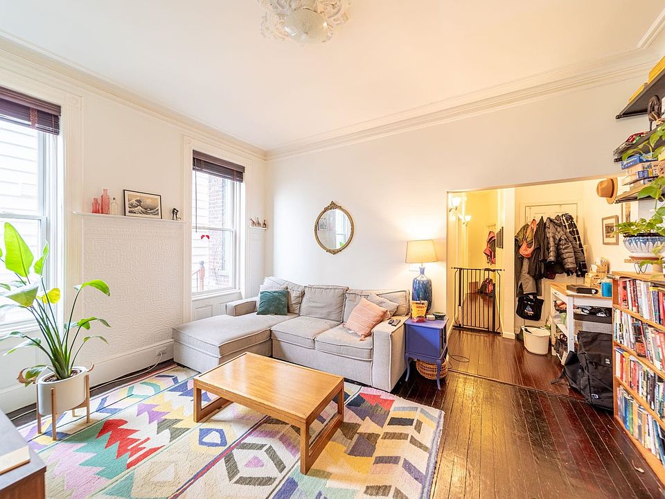 1st image of 935 Summit Ave #1