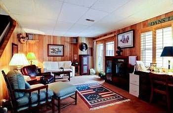 3rd image of 32 White Oak Cir