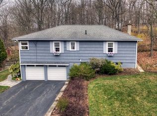 15 Seneca Ave, Oakland, NJ 07436