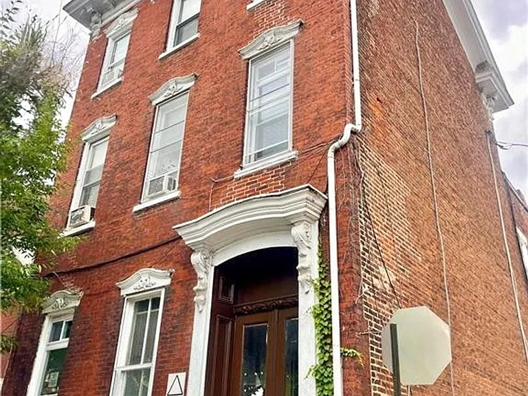 120-122 N 8th St — Photo 18