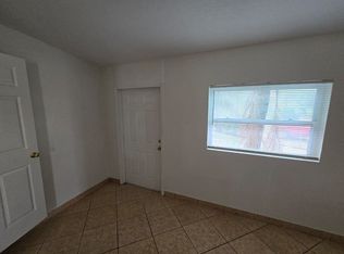 401 Seagrape Rd, Lake Worth, FL 33462