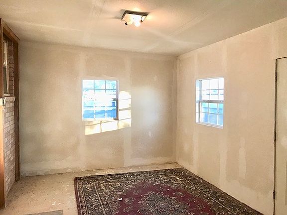 5th image of 2510 N Canyon Ave