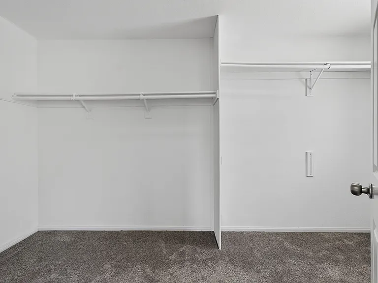 13887 Carriage Rd — Photo 34