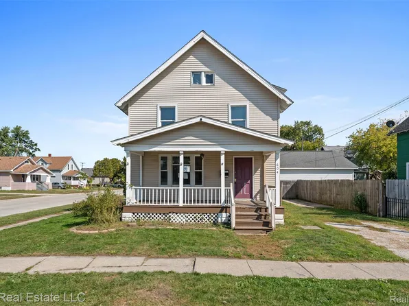 604 11th St, Port Huron, MI 48060