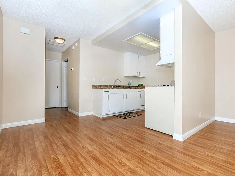 Sunset View Apartments — Photo 56