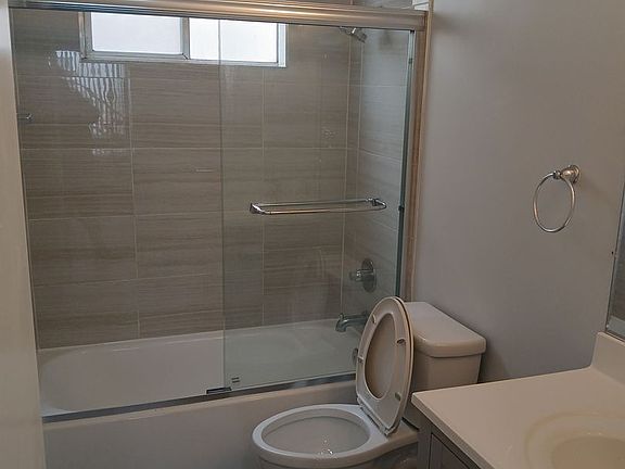 5th image of 544 N Hayworth Ave APT 5