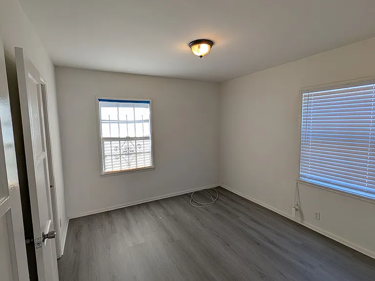 2183 W 27th St — Photo 9