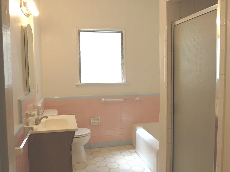 Bathroom - Tub + separate shower