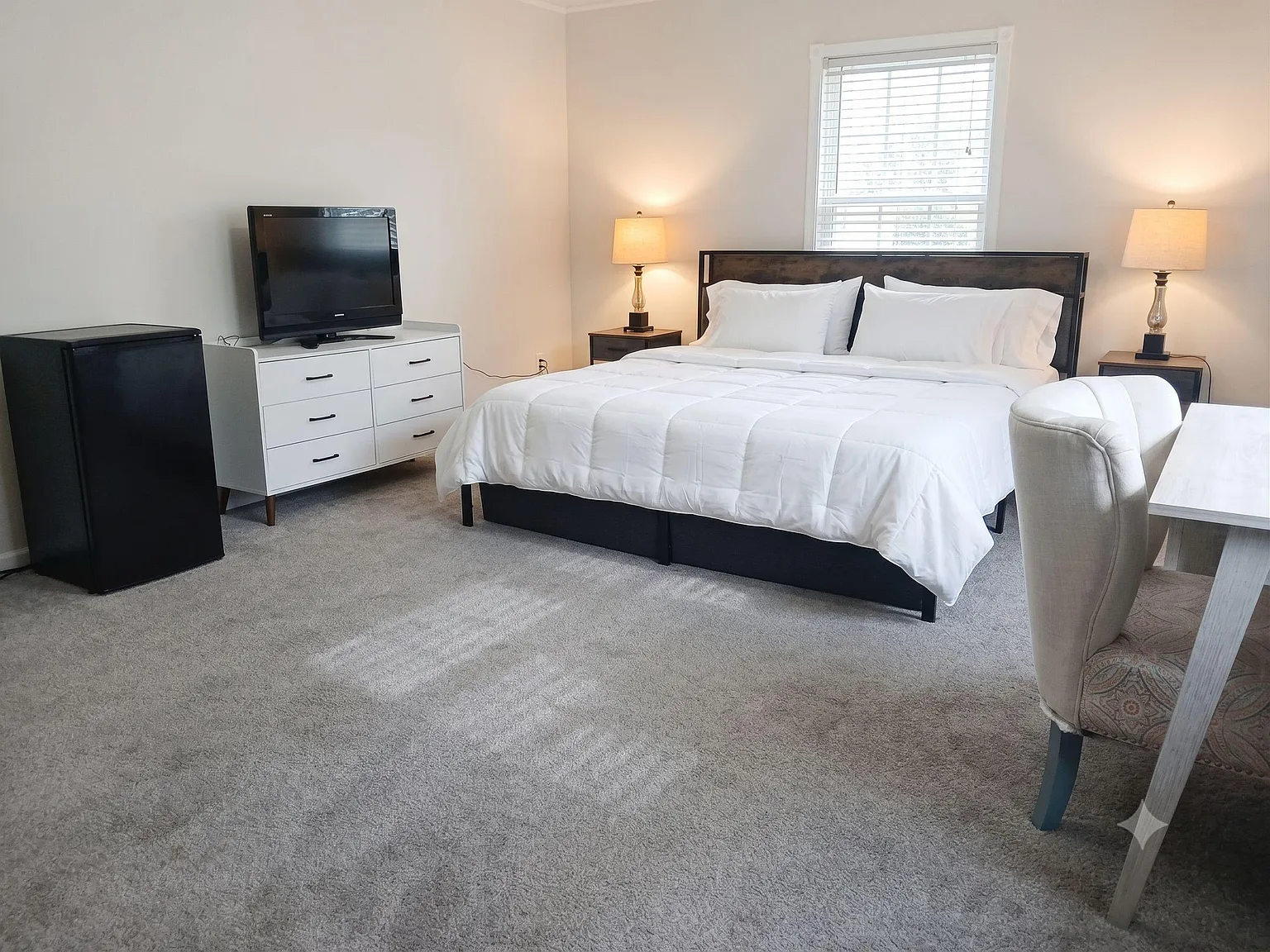 4 bed, 2.0 bath, 1870 sqft, $1,083 — Photo 1