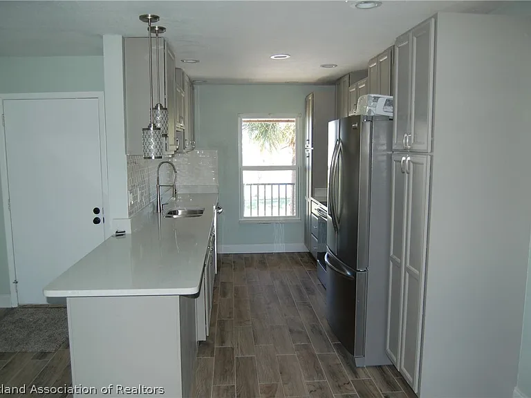 3619 Edgewater Dr — Photo 3