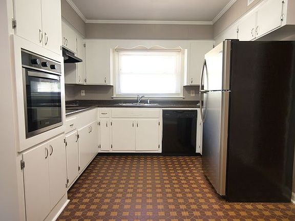 4th image of 945 Green Forest Ct