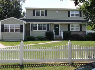29 Browning Dr, Greenlawn, NY 11740