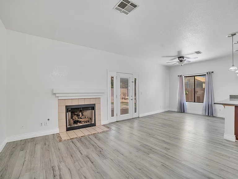 2304 Chatfield Dr — Photo 6
