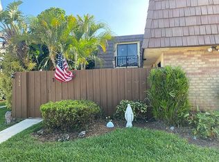 992 Springdale Cir, Palm Springs, FL 33461