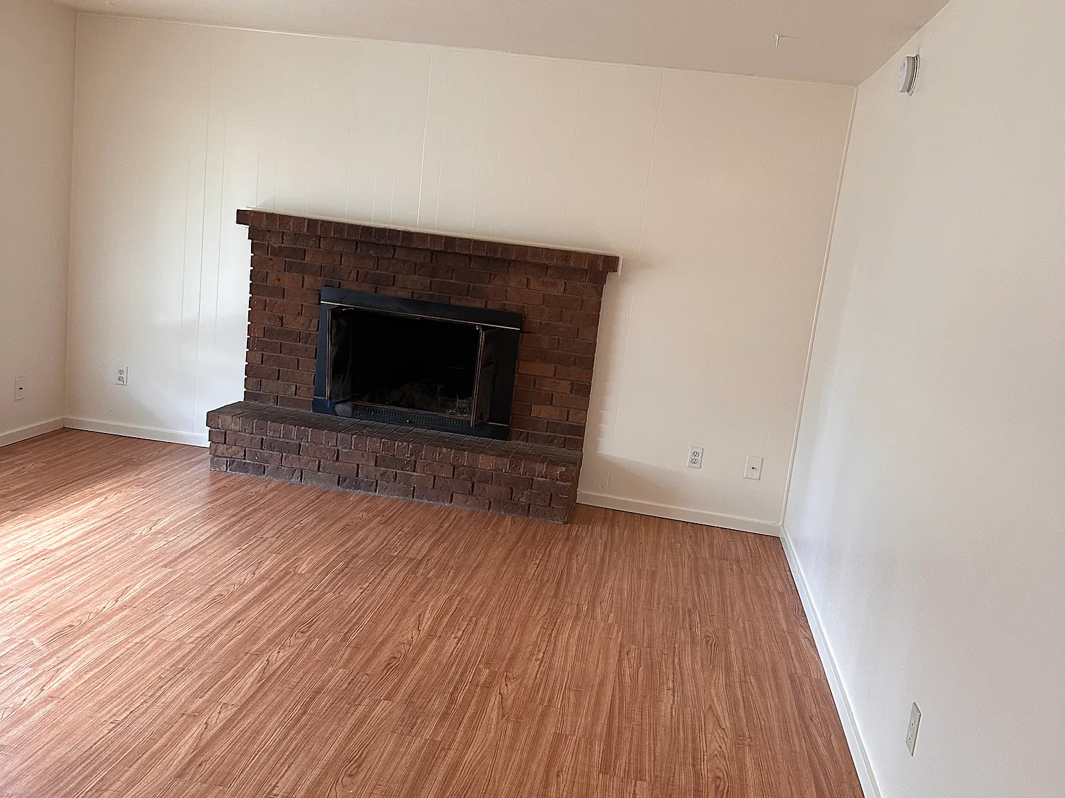 4 bed, 1400 sqft, $2,100 — Photo 3