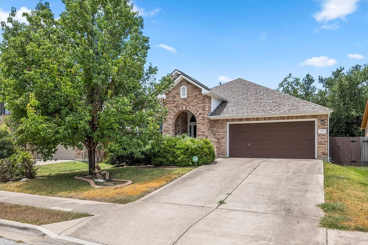 3 bed, 2349 sqft, $2,450 — Photo 1