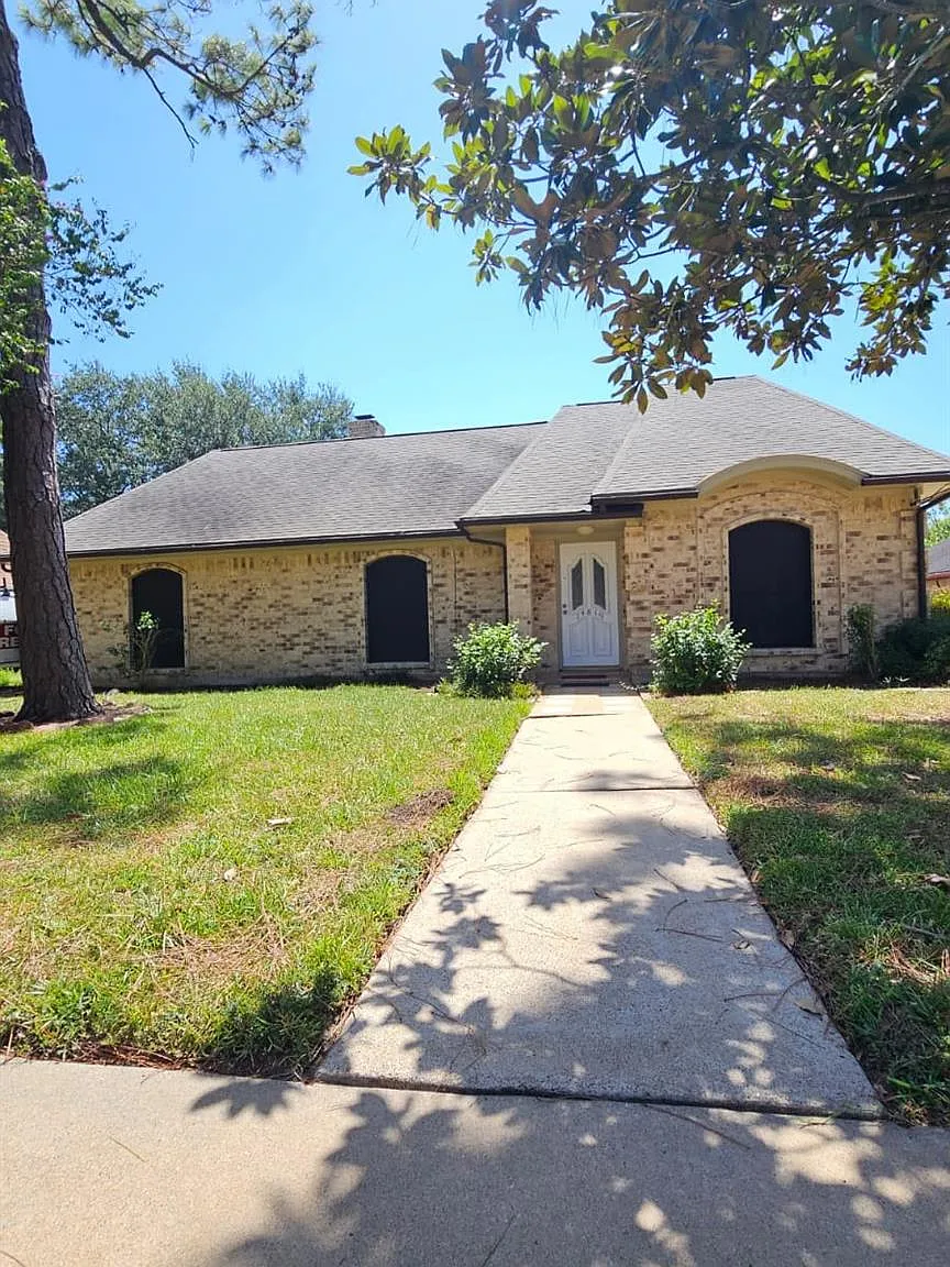 4 bed, 2.5 bath, 2277 sqft, $2,200 — Photo 1