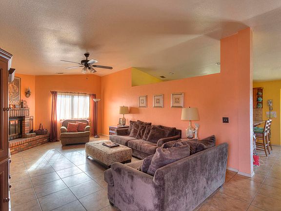 5th image of 1742 W Newhall Dr