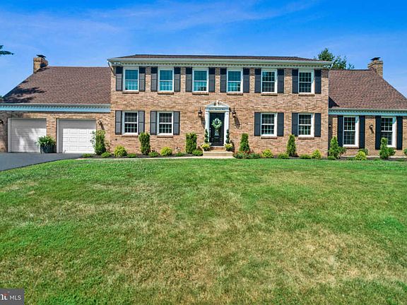 3rd image of 1104 Morningwood Ln