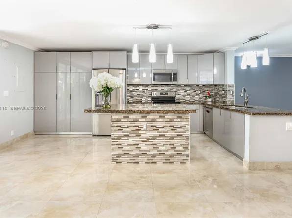 928 NE 27th Ave, Hallandale Beach, FL 33009