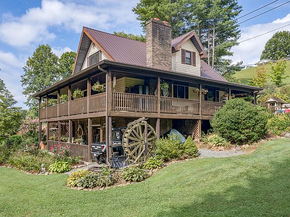 3rd image of 723 Circle Dr