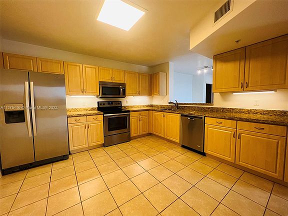 5th image of 529 E Sheridan St #4031