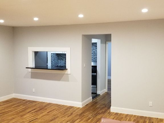3rd image of 932 Bronx Park S APT 3F