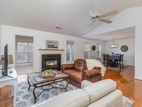 5th image of 5 Whirlaway Ct