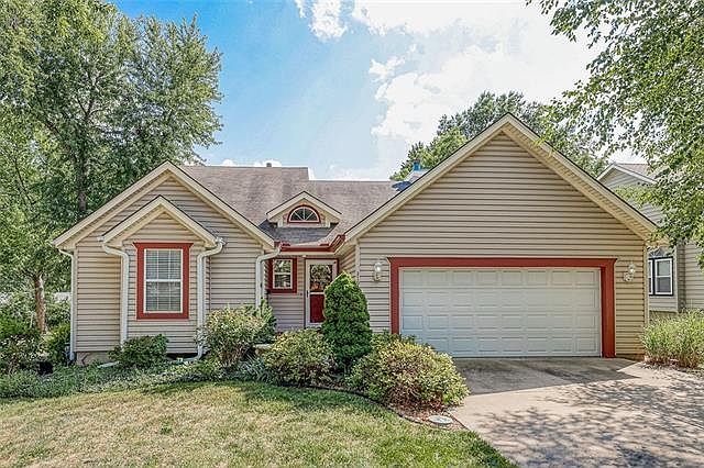 1st image of 319 NE Orchard Dr