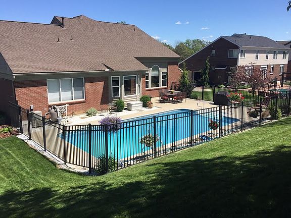 3rd image of 1383 Sequoia Dr