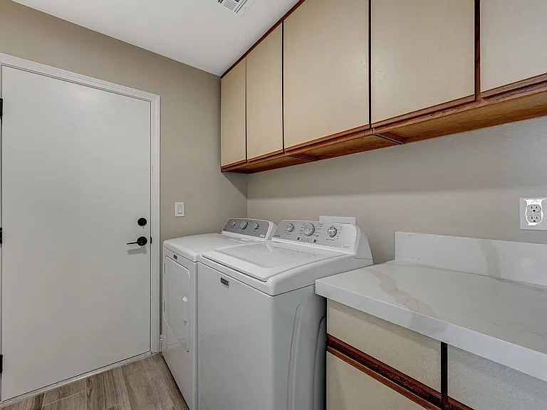 272 Comfort Dr — Photo 35
