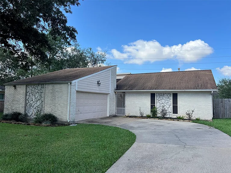 1819 Hanbury Ct — Photo 1