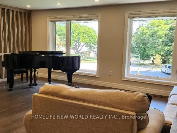 37 Shouldice Ct, Toronto, ON M2L 2S3