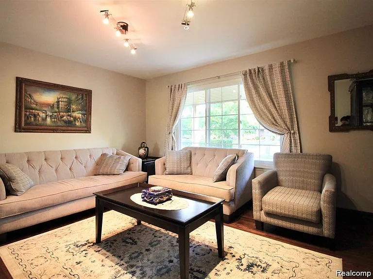 5363 English Dr — Photo 3
