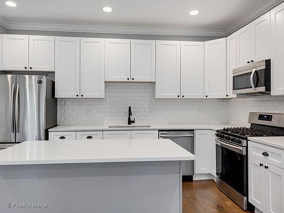 2nd image of 7314 N Claremont Ave APT 1N
