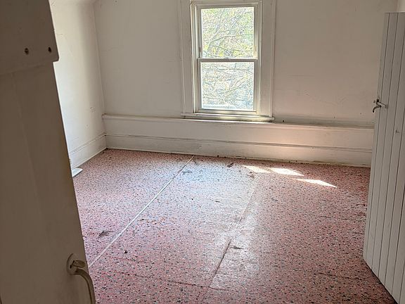 5th image of 484 Washington Ave