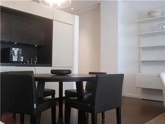 Rented by R New York | media 104