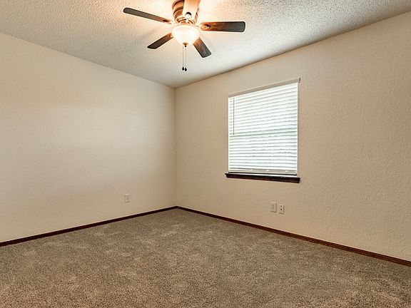 5th image of 722 W Perry Dr