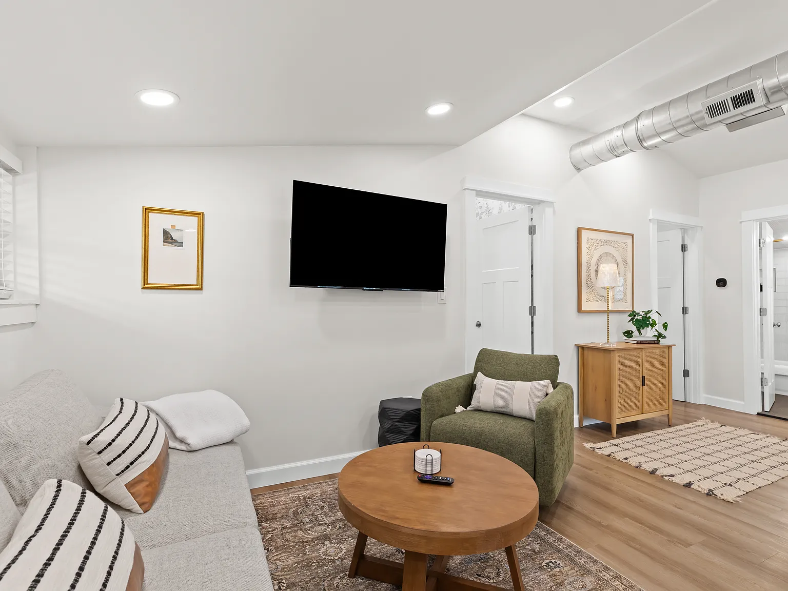 2 bed, 800 sqft, $5,500 — Photo 3