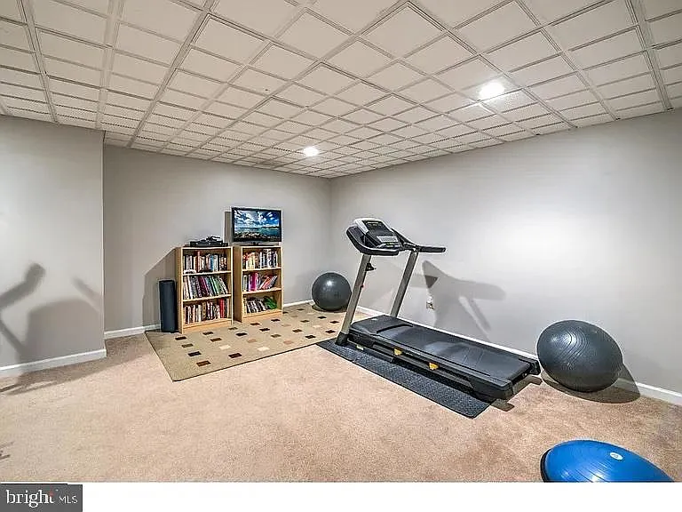 216 Waverly Ct — Photo 24