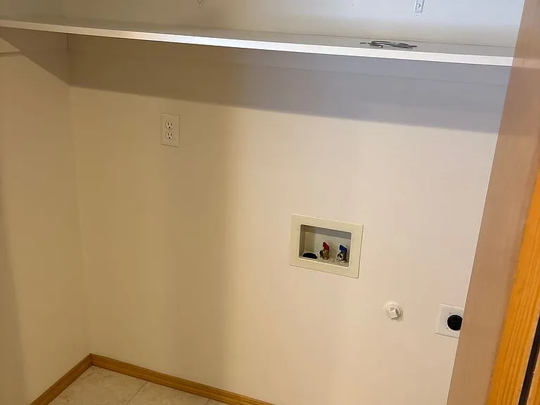 204 SE Kane Dr — Photo 6