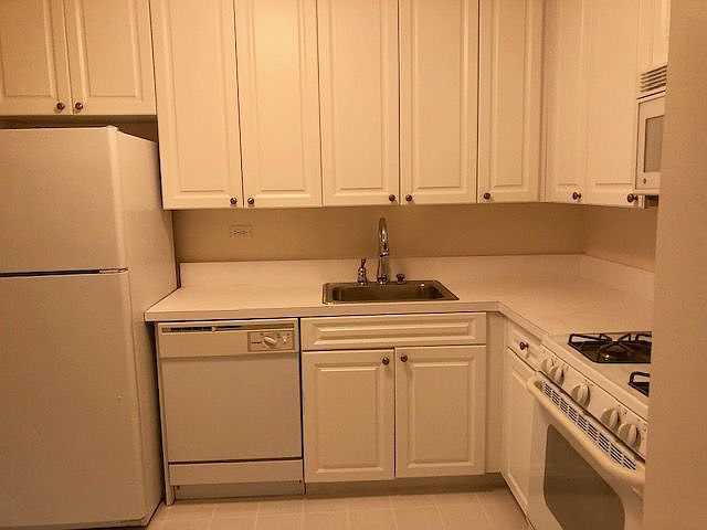 2nd image of 3935 Blackstone Ave APT 3A