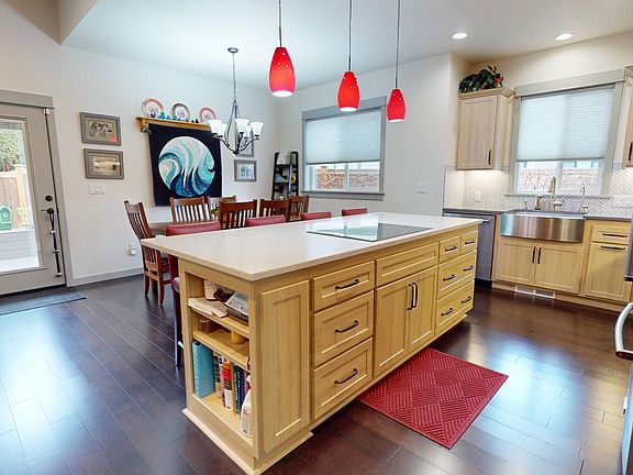 4th image of 1074 Hamilton St