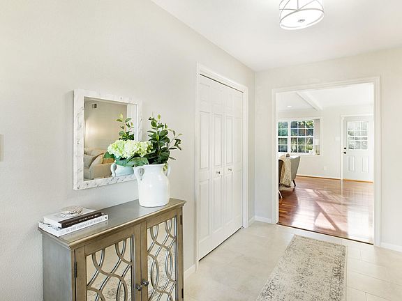4th image of 3142 Bonney Briar Dr