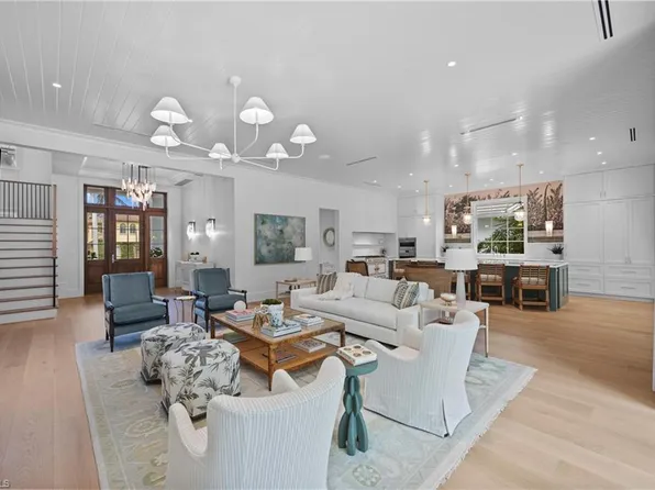 3295 Gordon DR, NAPLES, FL 34102
