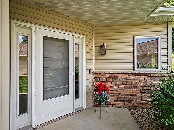 3rd image of 3476 Briarview Ct