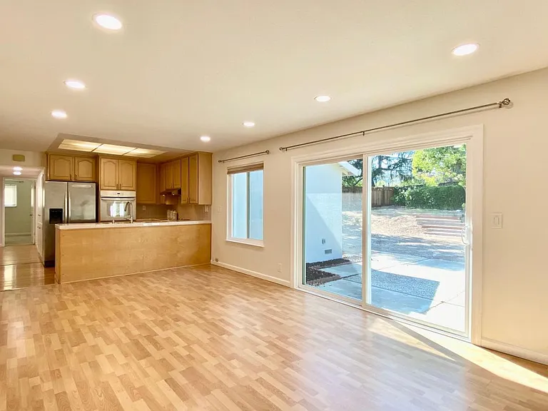 6187 Meridian Ave — Photo 9