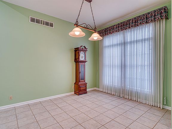 3rd image of 312 Alexandria Dr