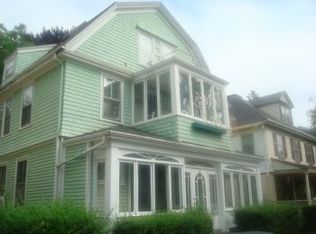 28 Calvert St #2, Newport, RI 02840